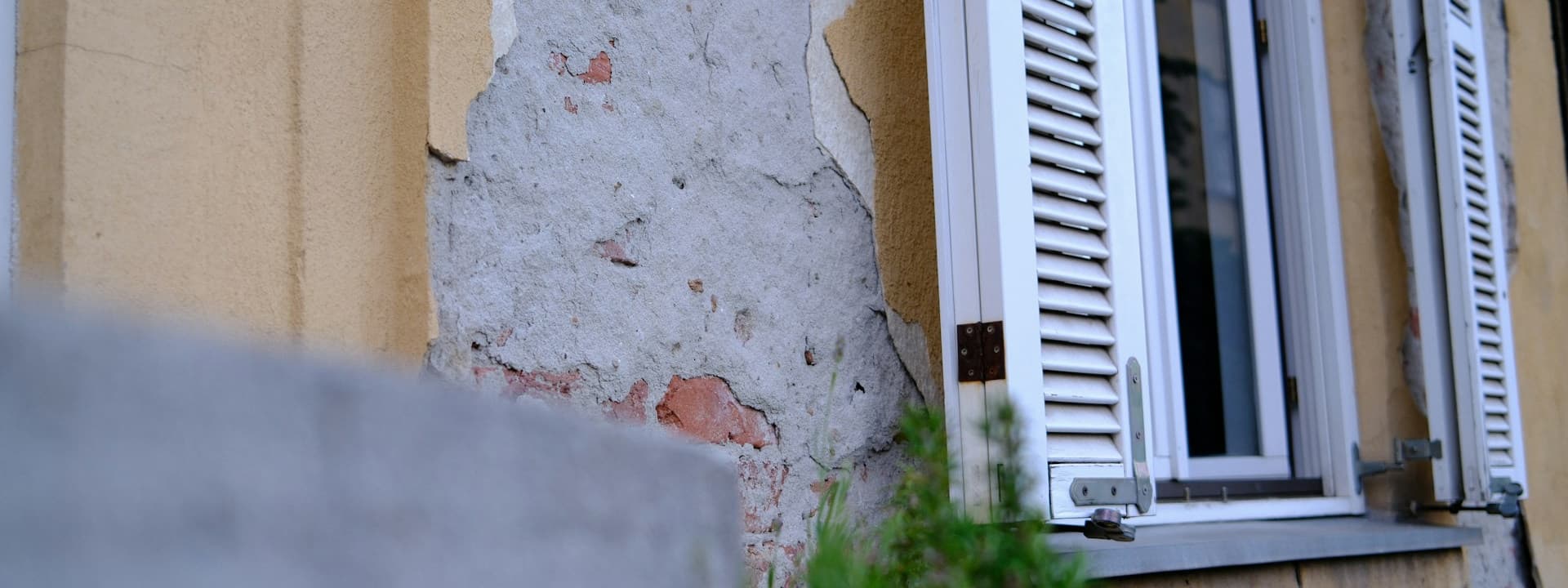 Стіни пішли тріщинами: що перевірити спочатку