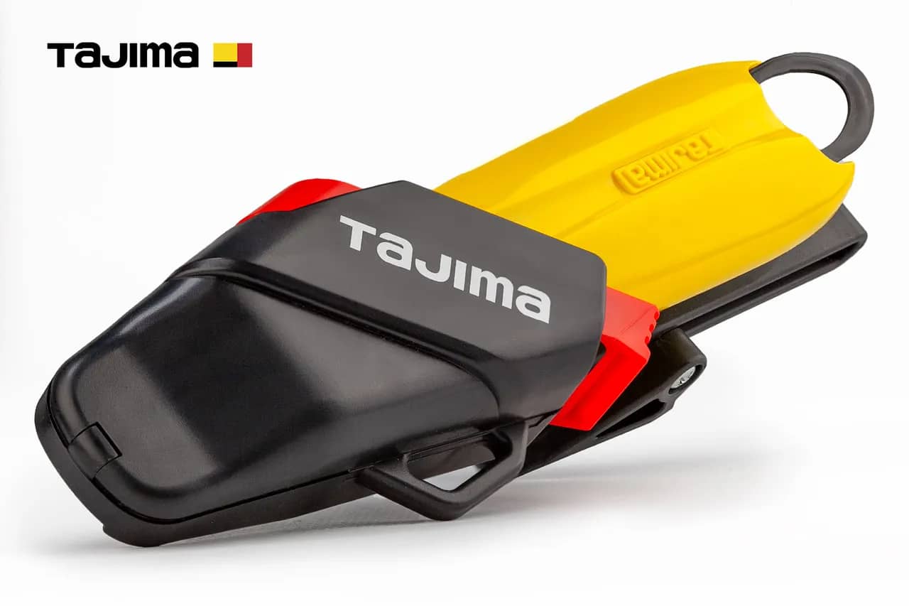 Нож канцелярский 18 мм с кобурой TAJIMA (Япония) DC-L500YSFBL автоматический фиксатор - 134911