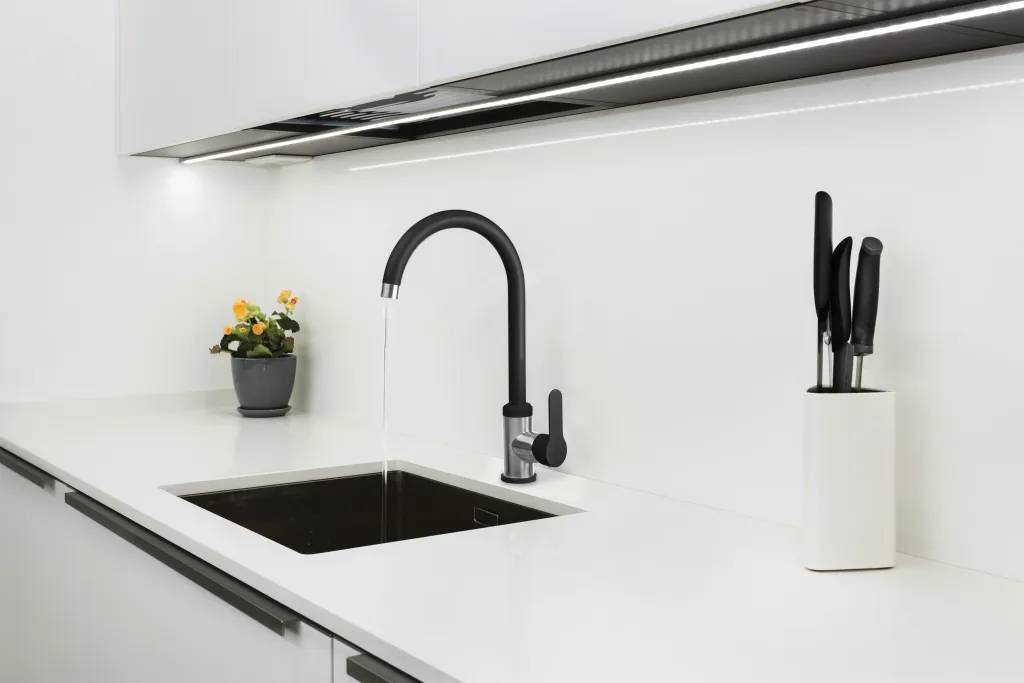 Змішувач для кухні Invena Iron BZ-53-L04, чорний/inox - 249300