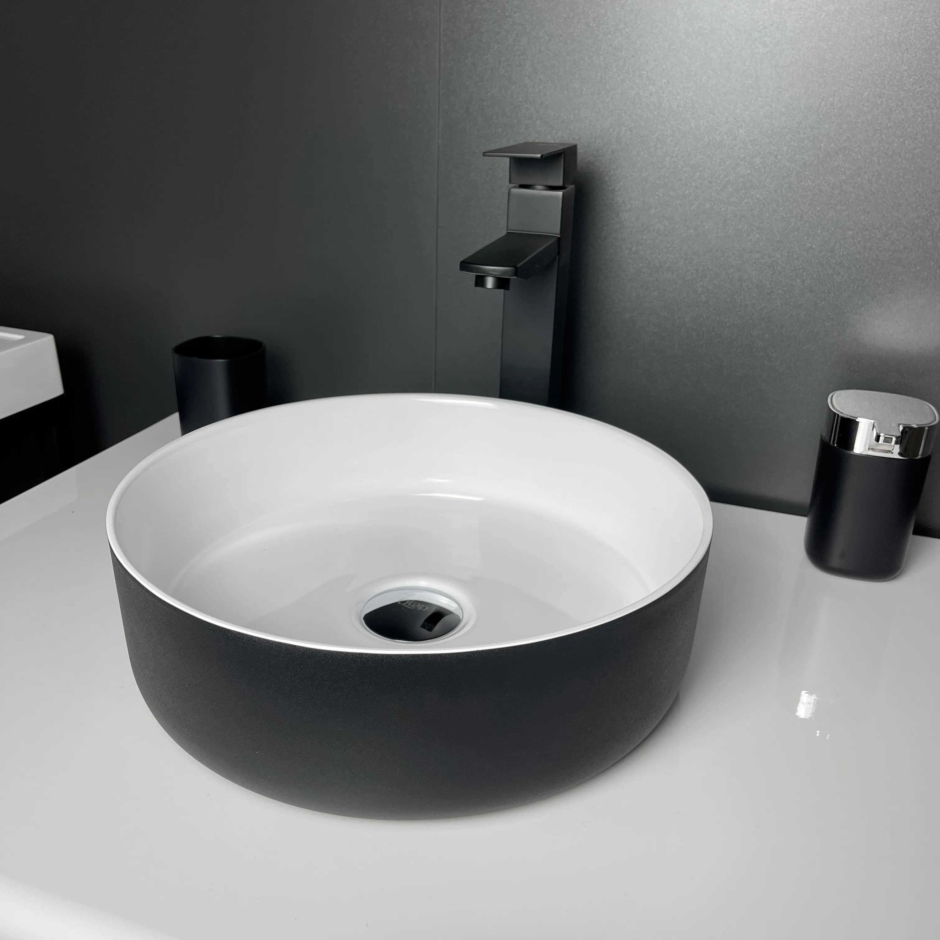 Умывальник Adamant Arena New Black\White glossy - 255943