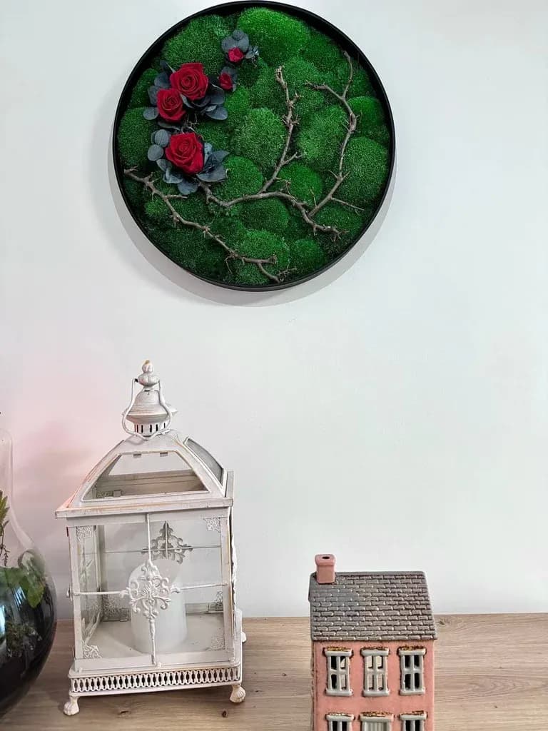 Мохова картина з трояндами кульковим мохом та гілками - 90 см - 605692030